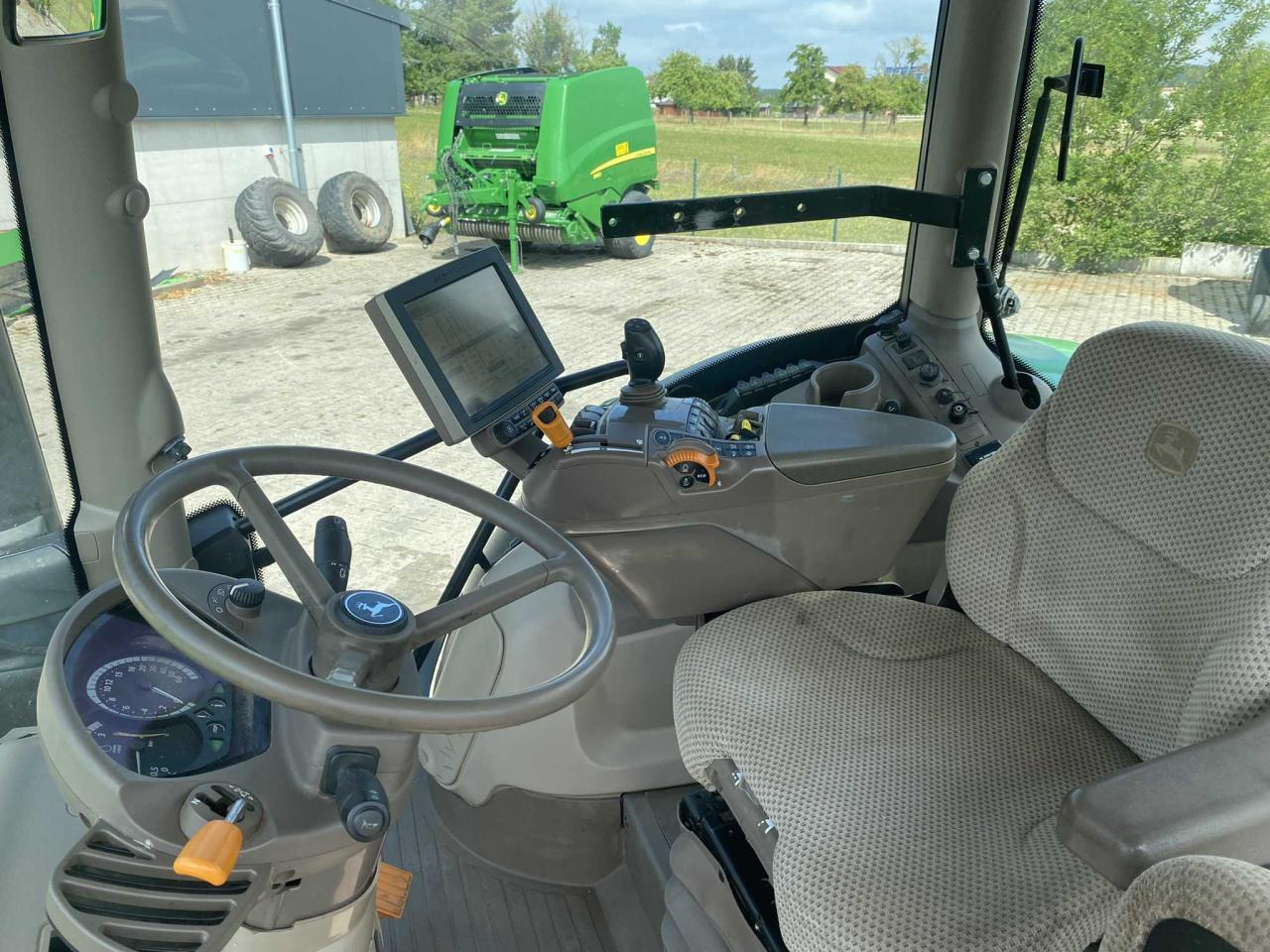 Трактор John Deere 6195R: снимка 6