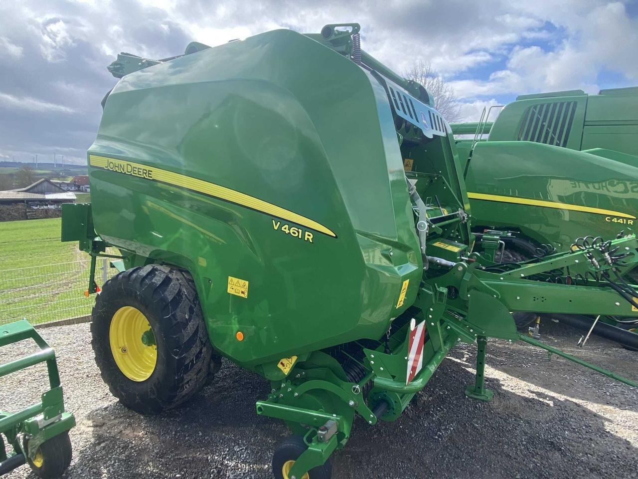 John Deere V461 R - 671 Bunde - Рулонна сламопреса: снимка 2 John Deere V461 R - 671 Bunde - Рулонна сламопреса: снимка 2