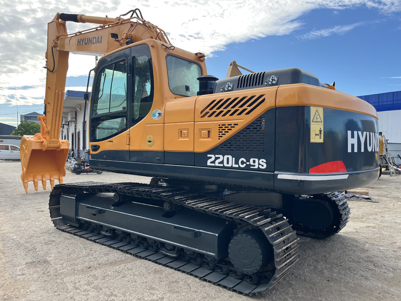 HYUNDAI 220lc-9s - Верижен багер: снимка 4 HYUNDAI 220lc-9s - Верижен багер: снимка 4