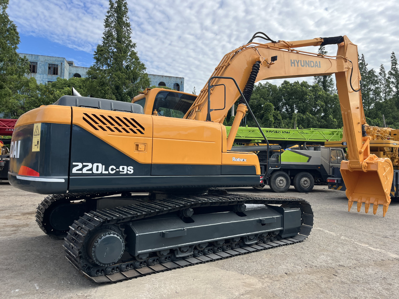 HYUNDAI 220lc-9s - Верижен багер: снимка 2 HYUNDAI 220lc-9s - Верижен багер: снимка 2