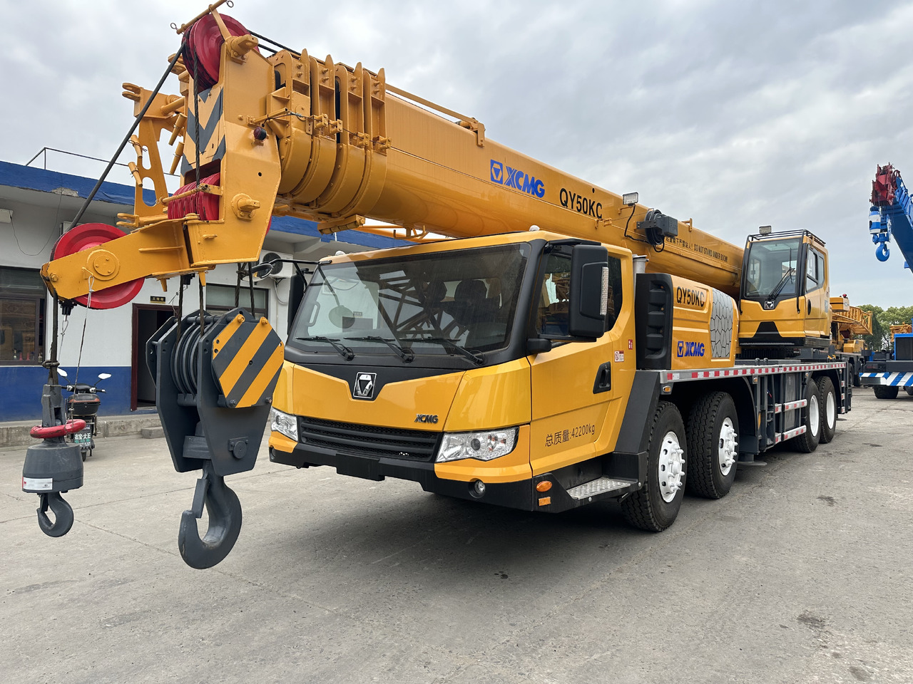 XCMG qy50kc xct55 qy55kc 50ton 55 ton 70 ton 85 ton 90 ton 100 ton 110 ton 130 ton truck crane - Автокран: снимка 1 XCMG qy50kc xct55 qy55kc 50ton 55 ton 70 ton 85 ton 90 ton 100 ton 110 ton 130 ton truck crane - Автокран: снимка 1