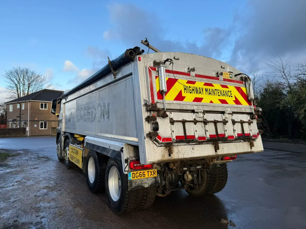 MAN TGS 32.400 Tipper 8x4 - RHD - Самосвал камион: снимка 4 MAN TGS 32.400 Tipper 8x4 - RHD - Самосвал камион: снимка 4