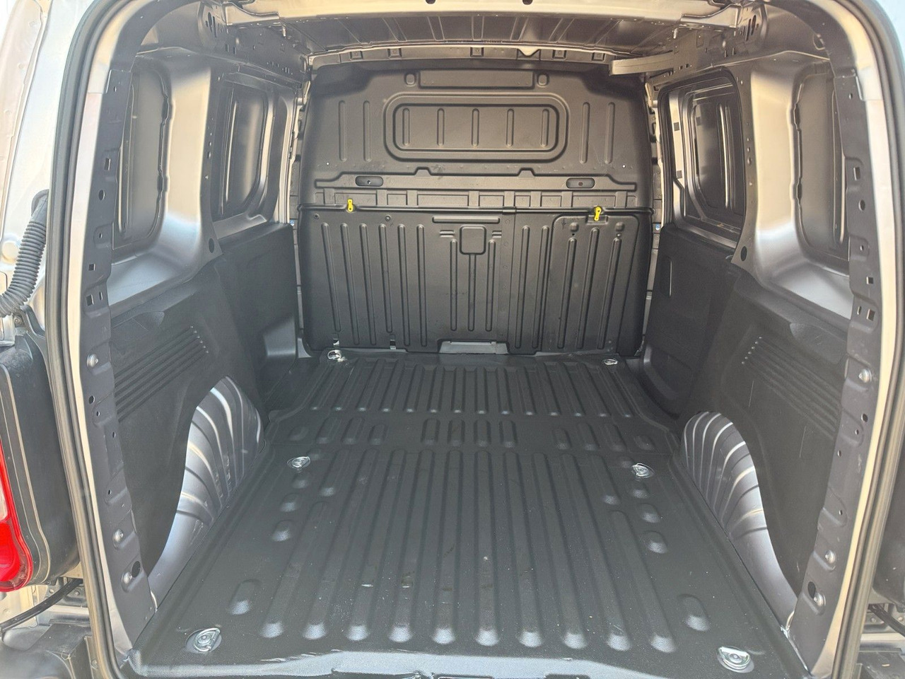 Лизинг на  Citroën Berlingo Kasten Club | Klima, 3 Sitzer, Durchlad Citroën Berlingo Kasten Club | Klima, 3 Sitzer, Durchlad: снимка 9