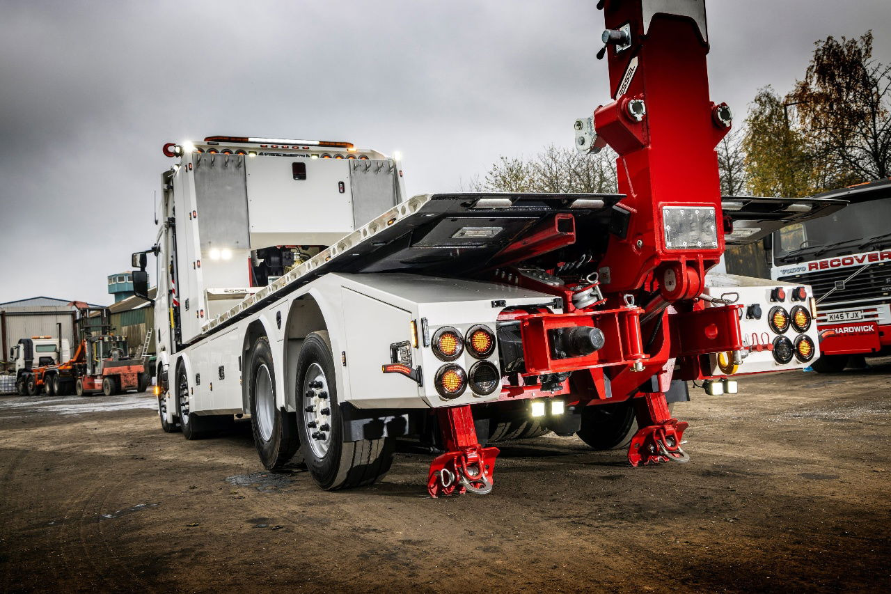 Scania R560 ET12000 R560 B8x26NB NEW in White or RED - Камион пътна помощ: снимка 2 Scania R560 ET12000 R560 B8x26NB NEW in White or RED - Камион пътна помощ: снимка 2