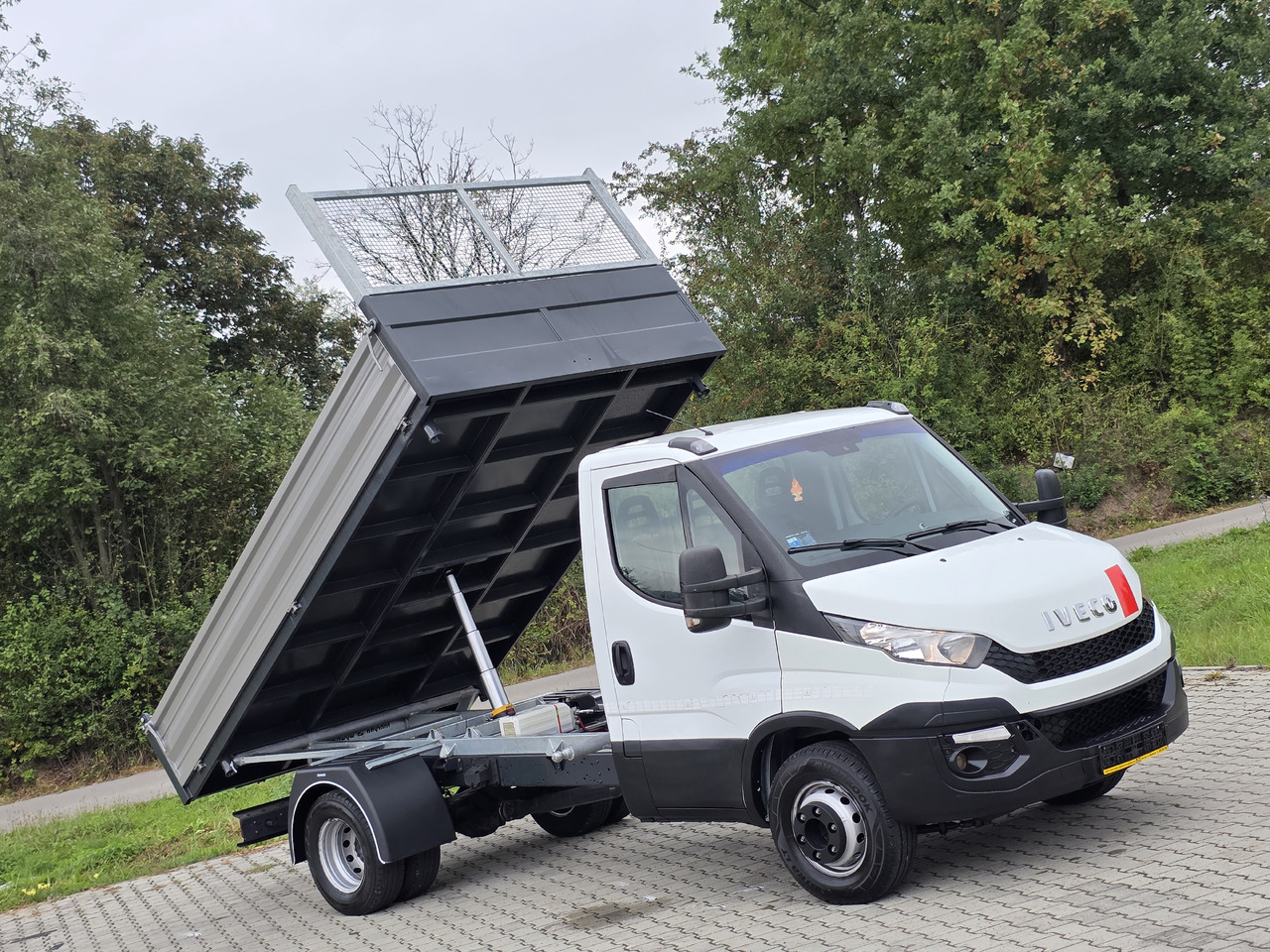 IVECO Daily 70c-17 Wywrotka 3.80 M ! Kiper 3-Stronny ! Klima ! 3.0 HPI * 170 Hp ! Super Stan ! Z Włoch ! - Бус самосвал: снимка 2 IVECO Daily 70c-17 Wywrotka 3.80 M ! Kiper 3-Stronny ! Klima ! 3.0 HPI * 170 Hp ! Super Stan ! Z Włoch ! - Бус самосвал: снимка 2
