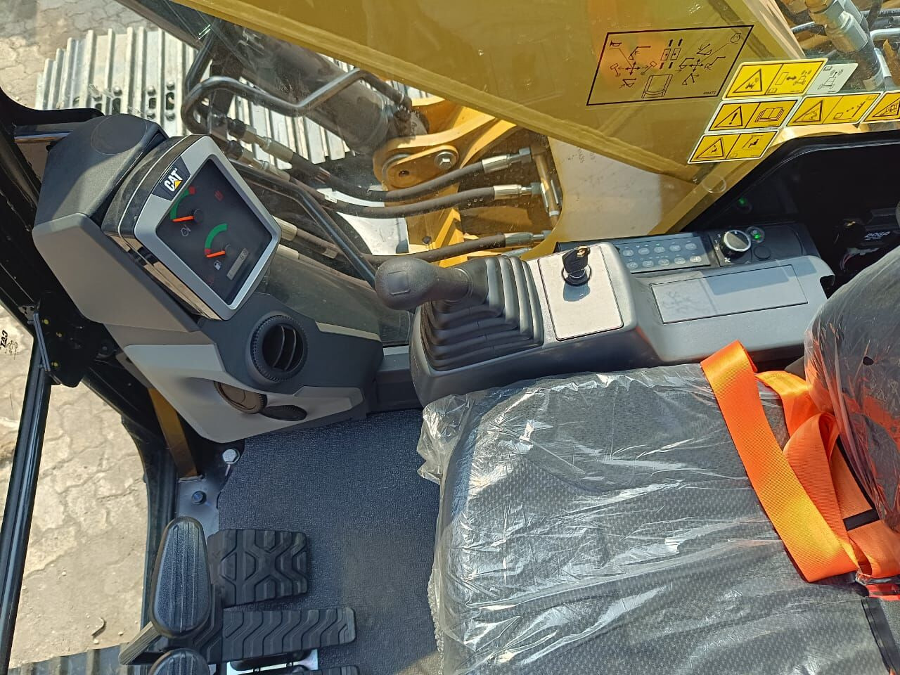 New Caterpillar 320D3GC tracked excavator - Верижен багер: снимка 4 New Caterpillar 320D3GC tracked excavator - Верижен багер: снимка 4