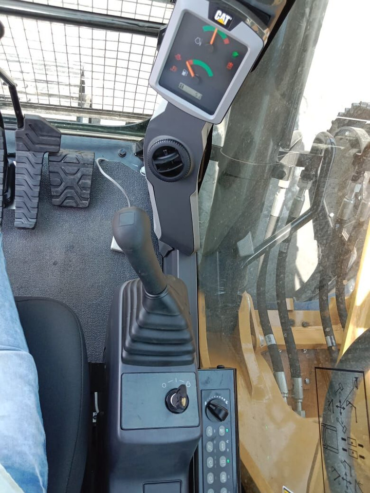 New Caterpillar 320D3GC tracked excavator - Верижен багер: снимка 5 New Caterpillar 320D3GC tracked excavator - Верижен багер: снимка 5