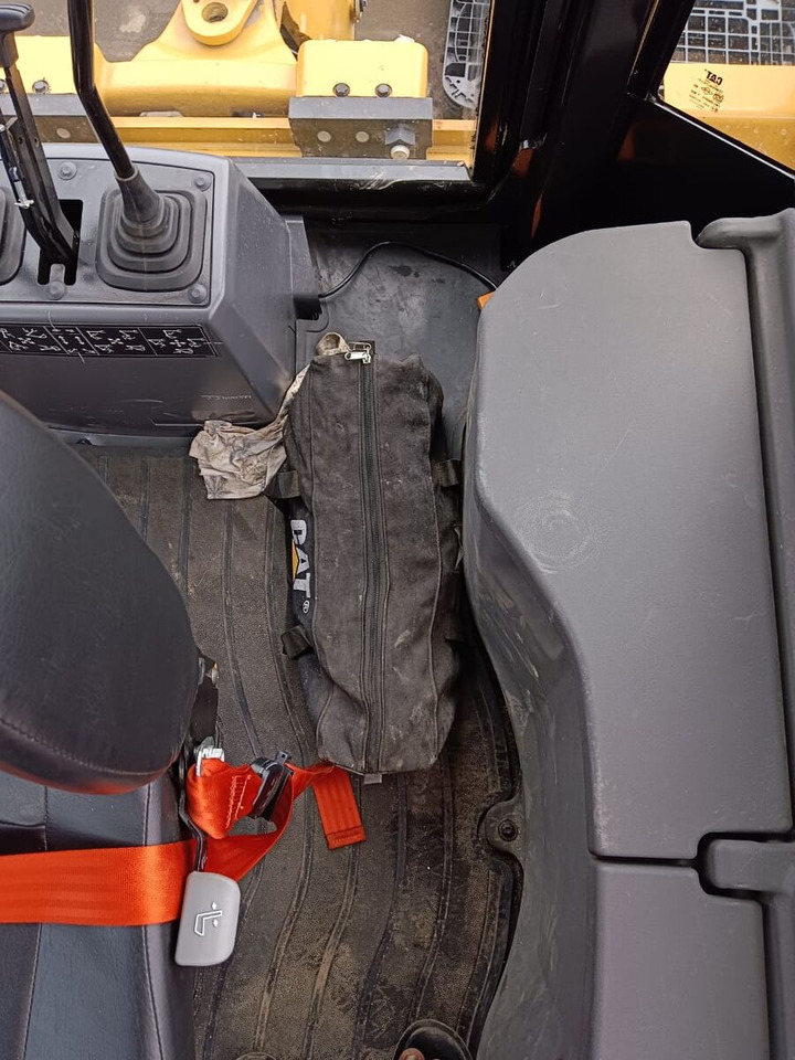 New Caterpillar 424 backhoe loader - Багер-товарач: снимка 2 New Caterpillar 424 backhoe loader - Багер-товарач: снимка 2