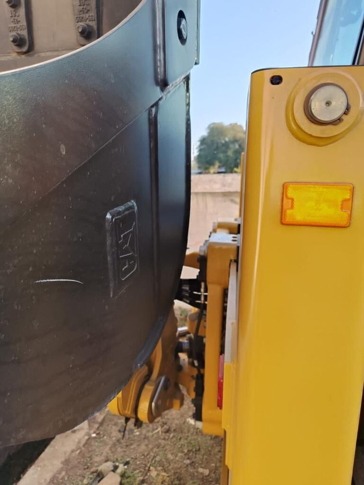 New Caterpillar 424 backhoe loader - Багер-товарач: снимка 5 New Caterpillar 424 backhoe loader - Багер-товарач: снимка 5