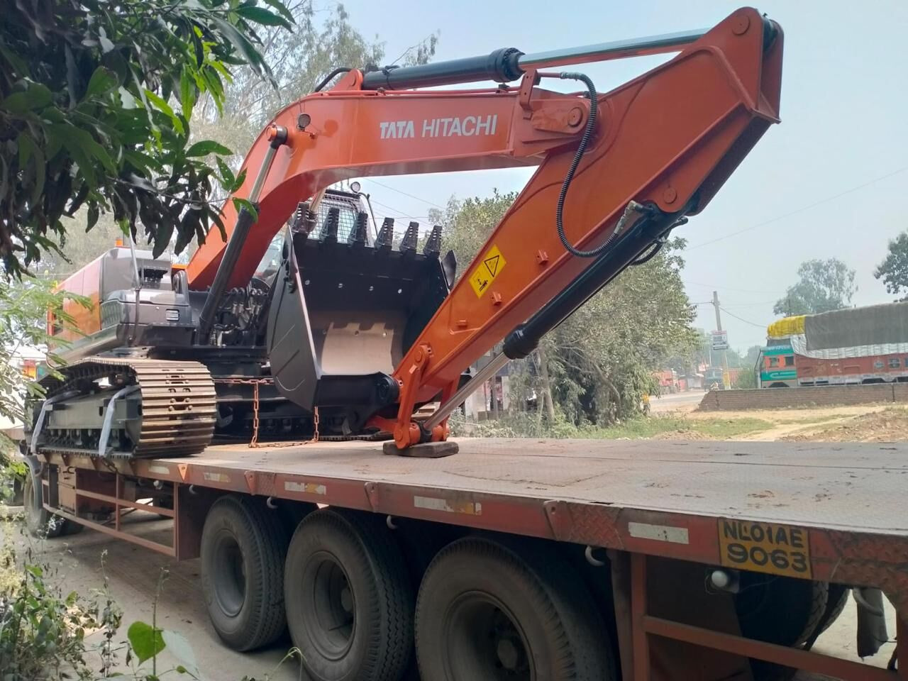 New Hitachi ZX220 LC tracked excavator - Верижен багер: снимка 2 New Hitachi ZX220 LC tracked excavator - Верижен багер: снимка 2