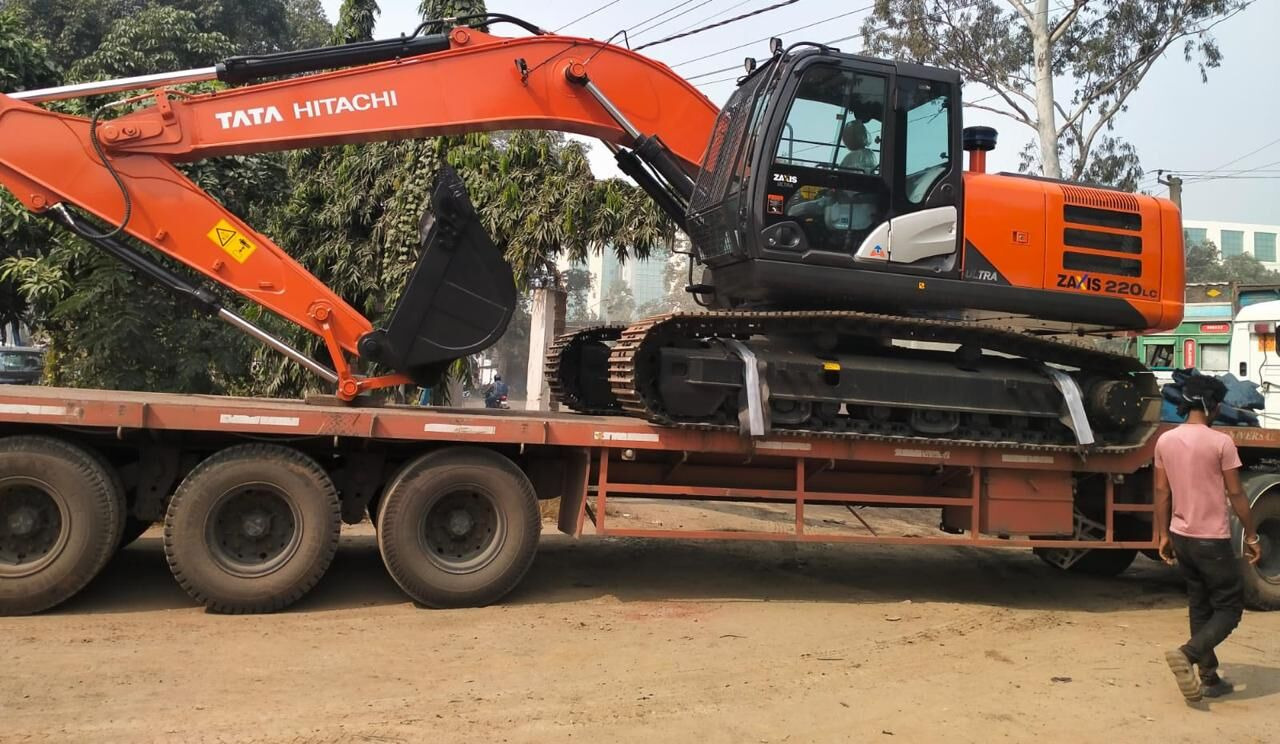 New Hitachi ZX220 LC tracked excavator - Верижен багер: снимка 4 New Hitachi ZX220 LC tracked excavator - Верижен багер: снимка 4
