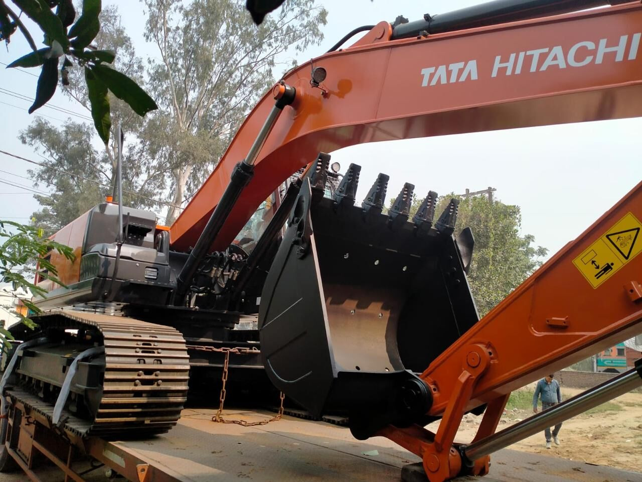 New Hitachi ZX220 LC tracked excavator - Верижен багер: снимка 3 New Hitachi ZX220 LC tracked excavator - Верижен багер: снимка 3