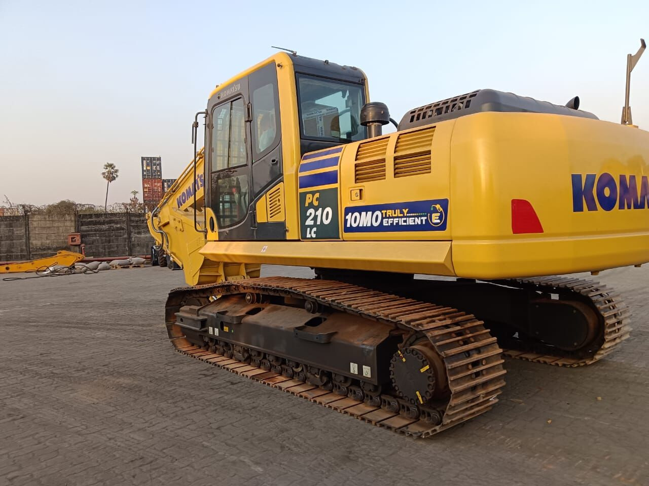 New Komatsu PC210 tracked excavator - Верижен багер: снимка 1 New Komatsu PC210 tracked excavator - Верижен багер: снимка 1