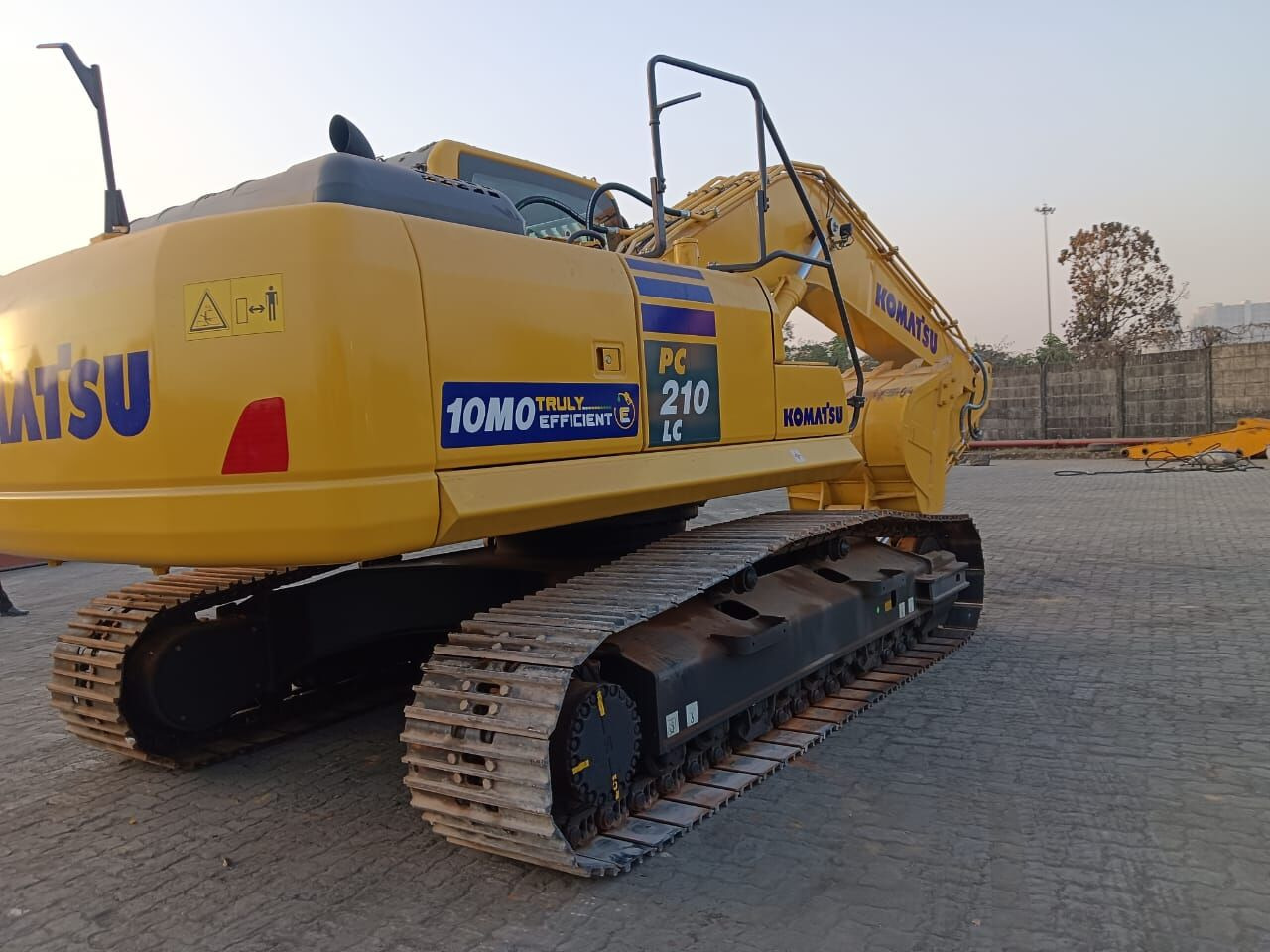 New Komatsu PC210 tracked excavator - Верижен багер: снимка 2 New Komatsu PC210 tracked excavator - Верижен багер: снимка 2