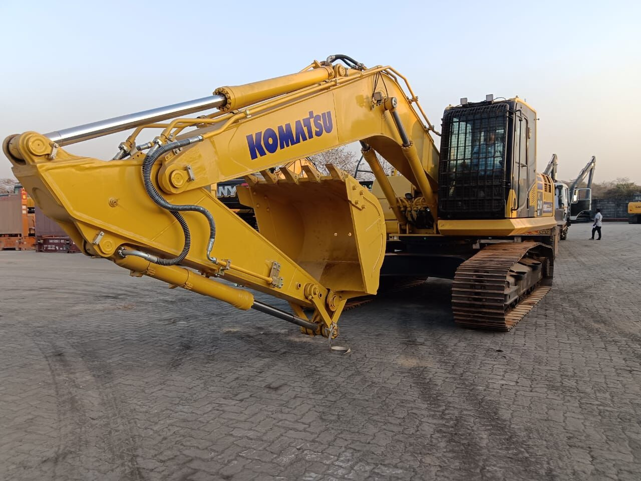 New Komatsu PC210 tracked excavator - Верижен багер: снимка 5 New Komatsu PC210 tracked excavator - Верижен багер: снимка 5