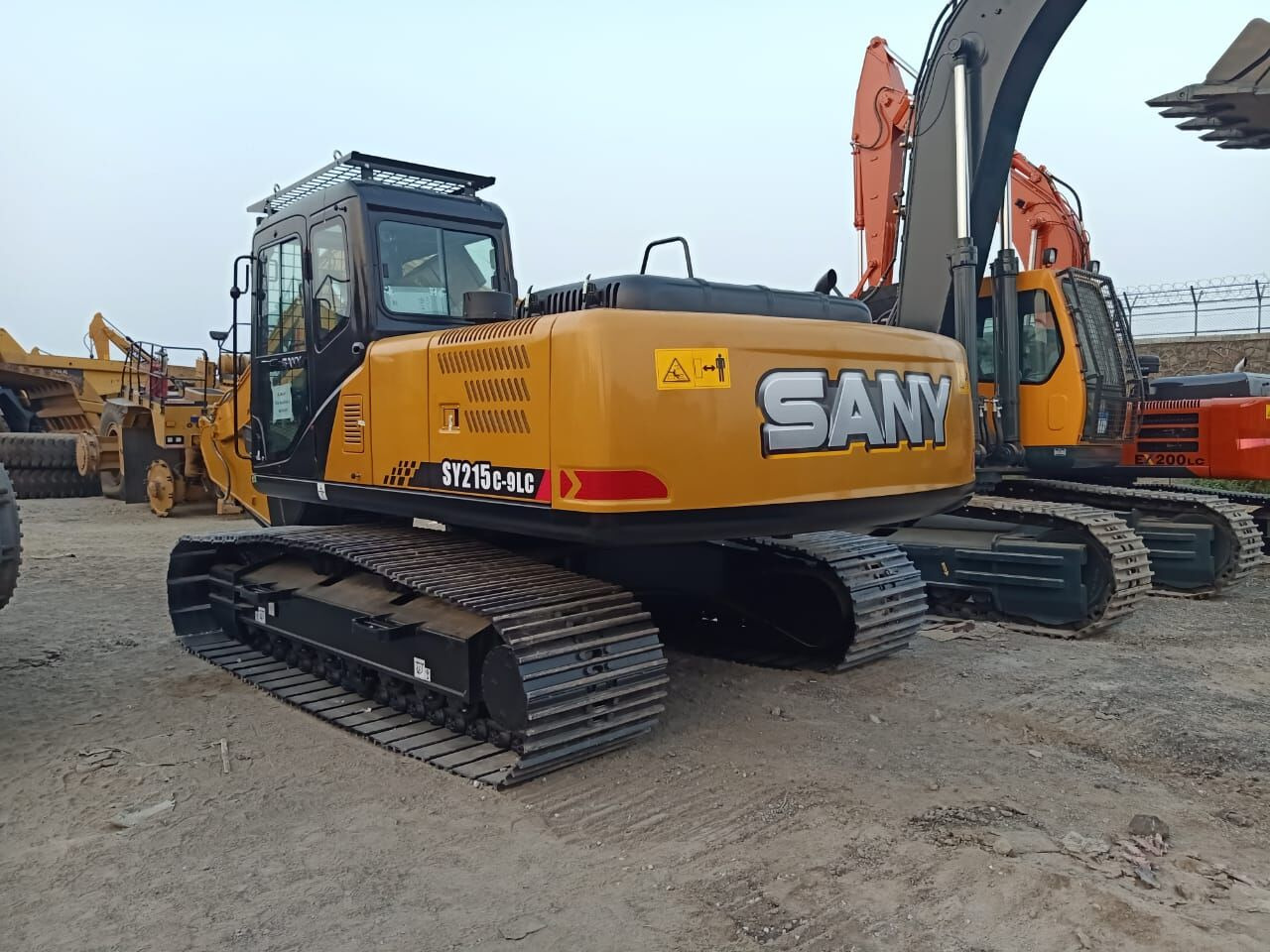 New Sany SY 215 MITSUBISHI ENGINE tracked excavator - Верижен багер: снимка 1 New Sany SY 215 MITSUBISHI ENGINE tracked excavator - Верижен багер: снимка 1
