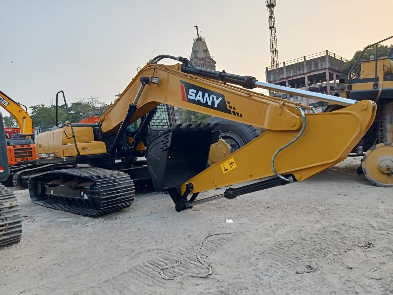 New Sany SY 215 MITSUBISHI ENGINE tracked excavator - Верижен багер: снимка 4 New Sany SY 215 MITSUBISHI ENGINE tracked excavator - Верижен багер: снимка 4