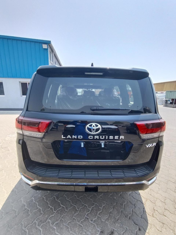 Toyota Land Cruiser VXR - Лек автомобил: снимка 3 Toyota Land Cruiser VXR - Лек автомобил: снимка 3