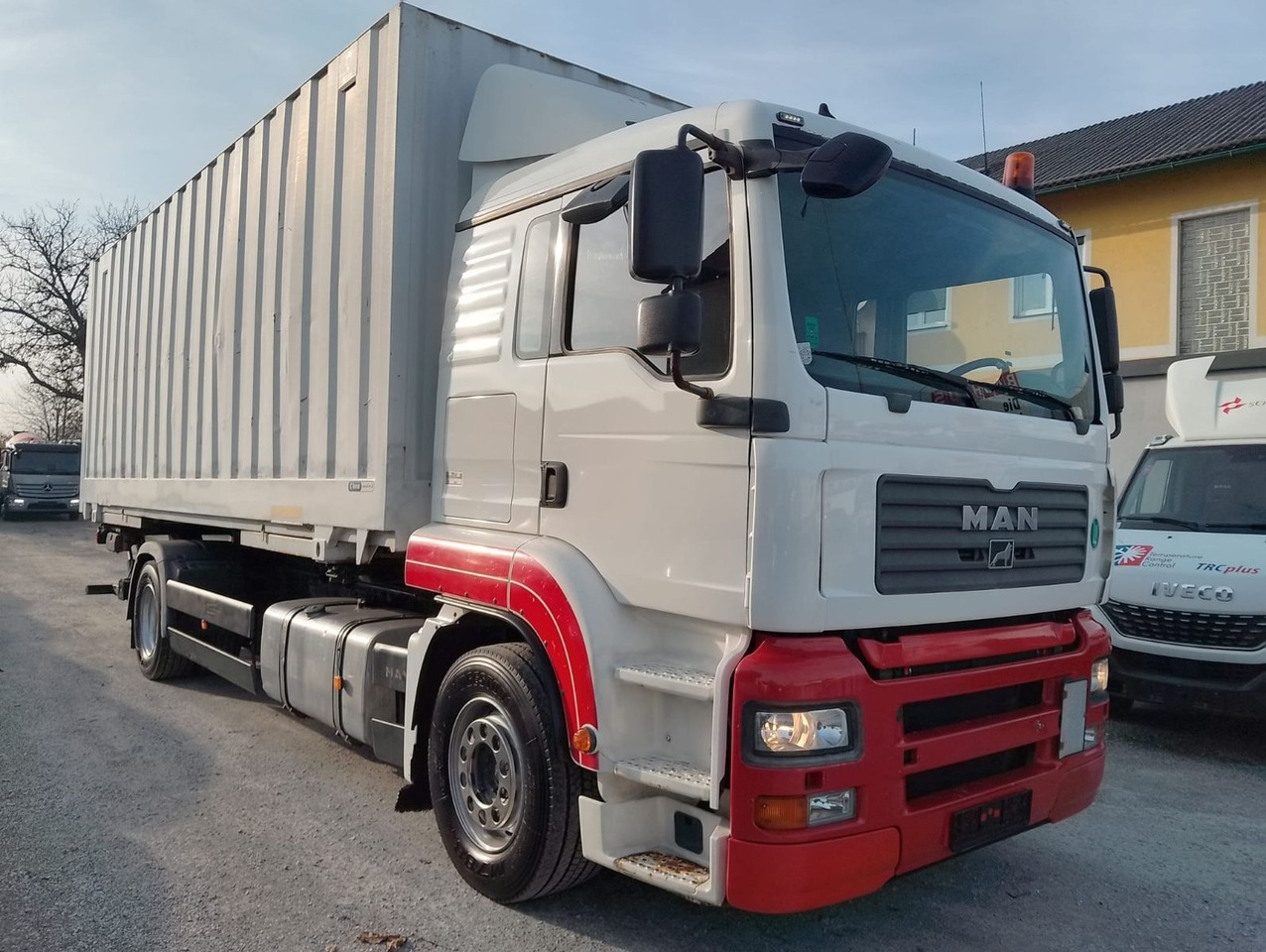 MAN TGA 18 320 - Контейнеровоз/ Сменна каросерия камион: снимка 2 MAN TGA 18 320 - Контейнеровоз/ Сменна каросерия камион: снимка 2
