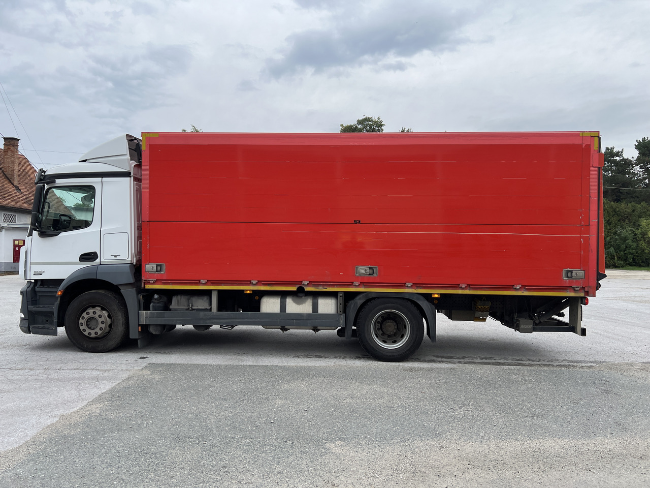 MERCEDES-BENZ ANTOS  1832 Getränkw.  LBW | Klima |  EURO 6 - За напитки камион: снимка 3 MERCEDES-BENZ ANTOS  1832 Getränkw.  LBW | Klima |  EURO 6 - За напитки камион: снимка 3