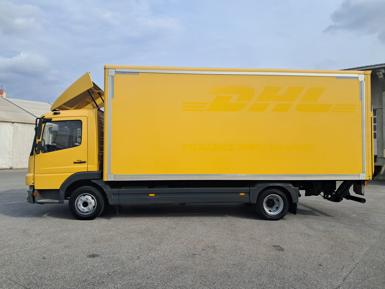 MERCEDES-BENZ ATEGO 8 16 Koffer mit LBW | Schalter | EZ 2013 - Камион фургон: снимка 4 MERCEDES-BENZ ATEGO 8 16 Koffer mit LBW | Schalter | EZ 2013 - Камион фургон: снимка 4