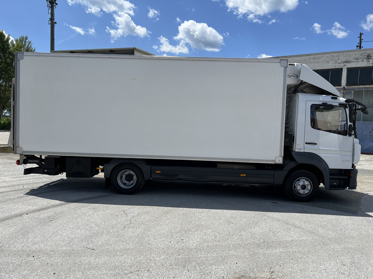 MERCEDES-BENZ Mercedes-Benz Atego 1221 Kühlkoffer mit LBW | EZ 2016 | | Klima | Tempomat | Diff. Hinterachse - Рефрижератор камион: снимка 4 MERCEDES-BENZ Mercedes-Benz Atego 1221 Kühlkoffer mit LBW | EZ 2016 | | Klima | Tempomat | Diff. Hinterachse - Рефрижератор камион: снимка 4