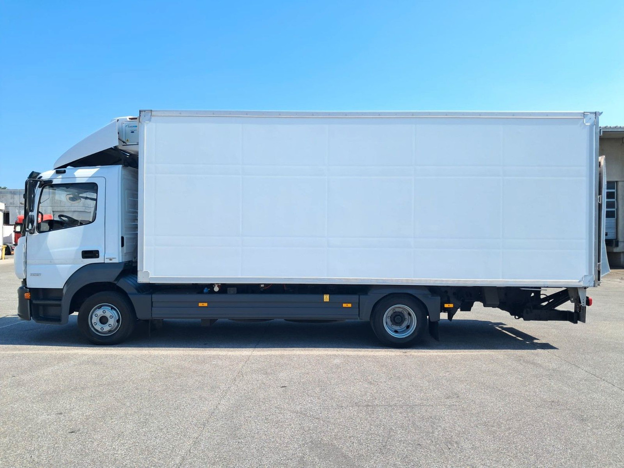 Mercedes-Benz Atego 1221 Kühlkoff LBW | Klima | Tempom | Difff - Рефрижератор камион: снимка 4 Mercedes-Benz Atego 1221 Kühlkoff LBW | Klima | Tempom | Difff - Рефрижератор камион: снимка 4