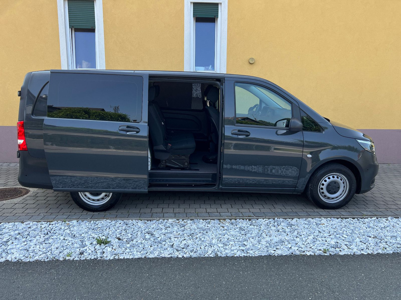 Mercedes-Benz Vito 114 lang | Klima | Schiebetür | Tempomat - Бус с двойна кабина: снимка 4 Mercedes-Benz Vito 114 lang | Klima | Schiebetür | Tempomat - Бус с двойна кабина: снимка 4