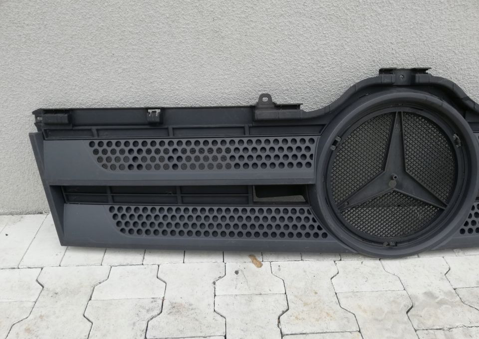 ATRAPA GRILL MERCEDES ACTROS MP4 ORYGINAŁ - Радиаторна решетка за Камион: снимка 2 ATRAPA GRILL MERCEDES ACTROS MP4 ORYGINAŁ - Радиаторна решетка за Камион: снимка 2