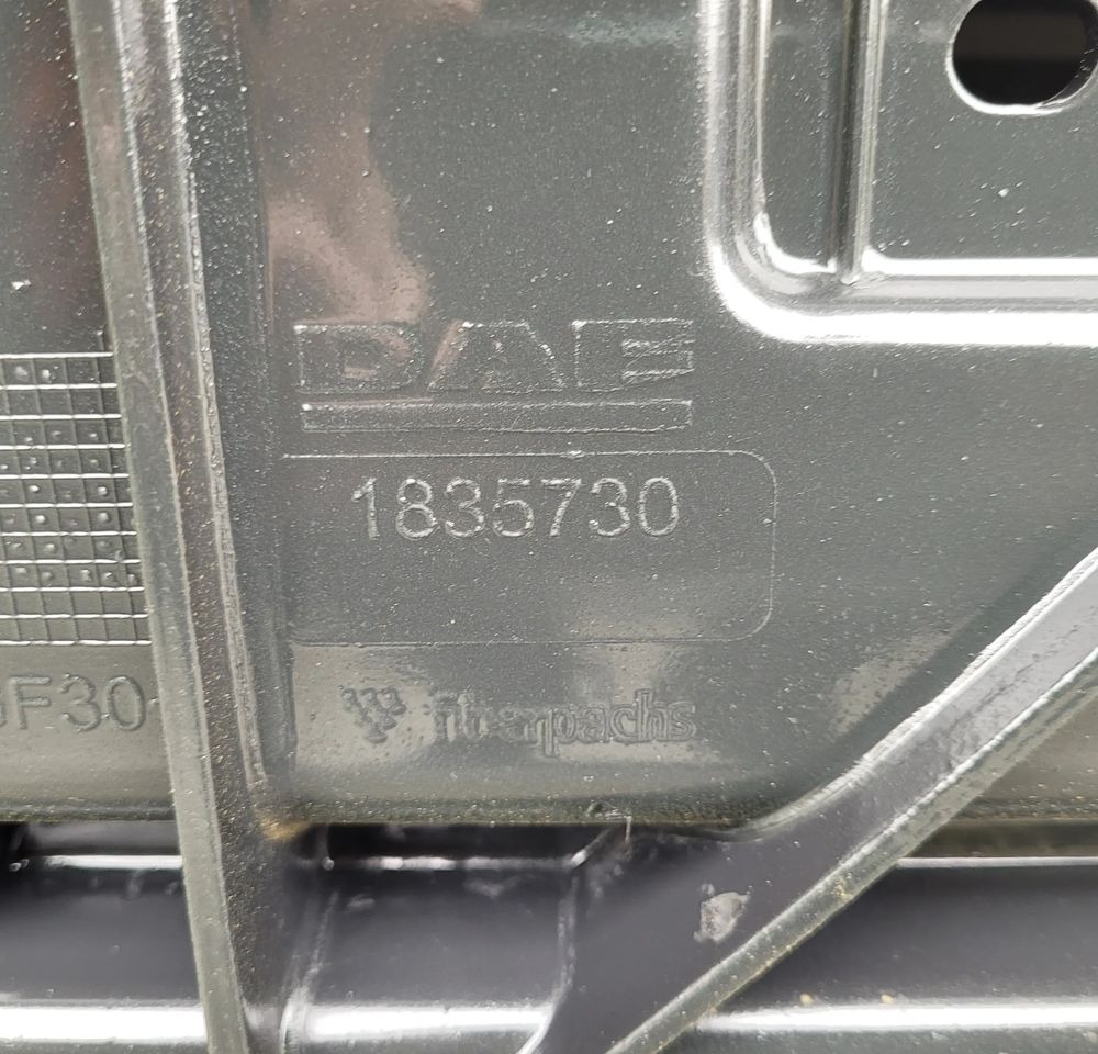 ATRAPA MASKA DAF XF 106 ORYGINAŁ 1835730 CHWALIM116 - Капо за Камион: снимка 4 ATRAPA MASKA DAF XF 106 ORYGINAŁ 1835730 CHWALIM116 - Капо за Камион: снимка 4