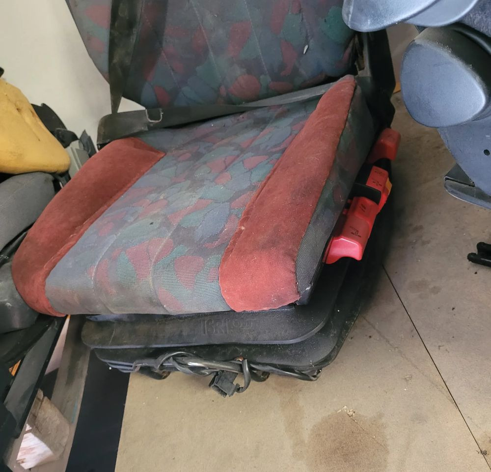 FOTEL KIEROWCY MERCEDES ATEGO CHWALIM116 - Седалка за Камион: снимка 2 FOTEL KIEROWCY MERCEDES ATEGO CHWALIM116 - Седалка за Камион: снимка 2