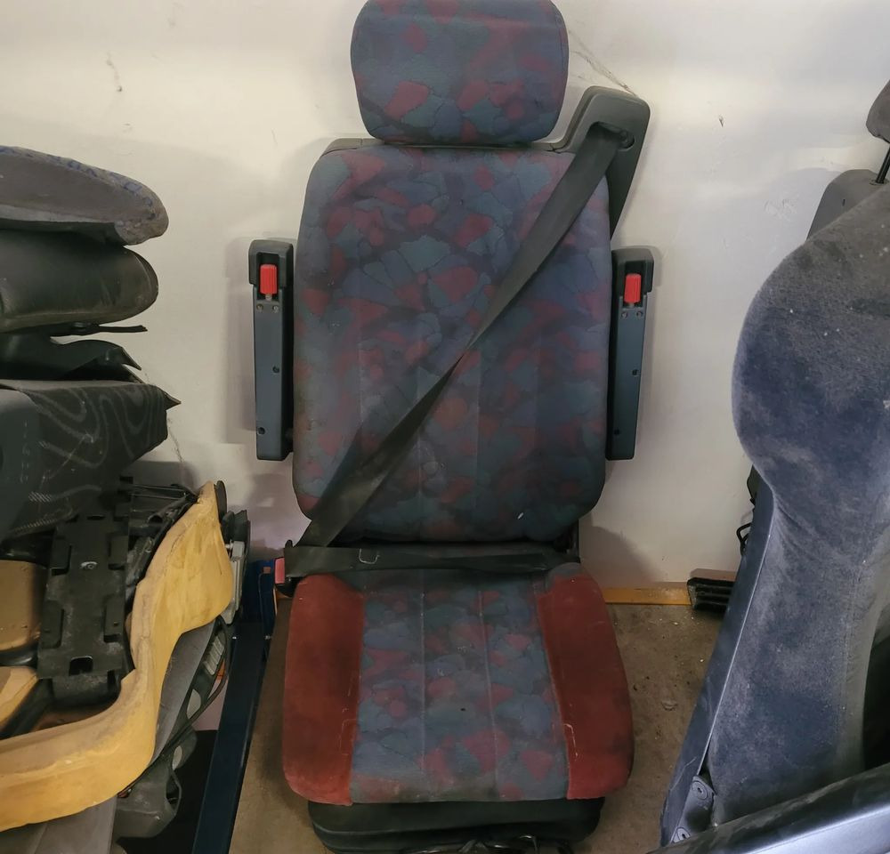 FOTEL KIEROWCY MERCEDES ATEGO CHWALIM116 - Седалка за Камион: снимка 1 FOTEL KIEROWCY MERCEDES ATEGO CHWALIM116 - Седалка за Камион: снимка 1
