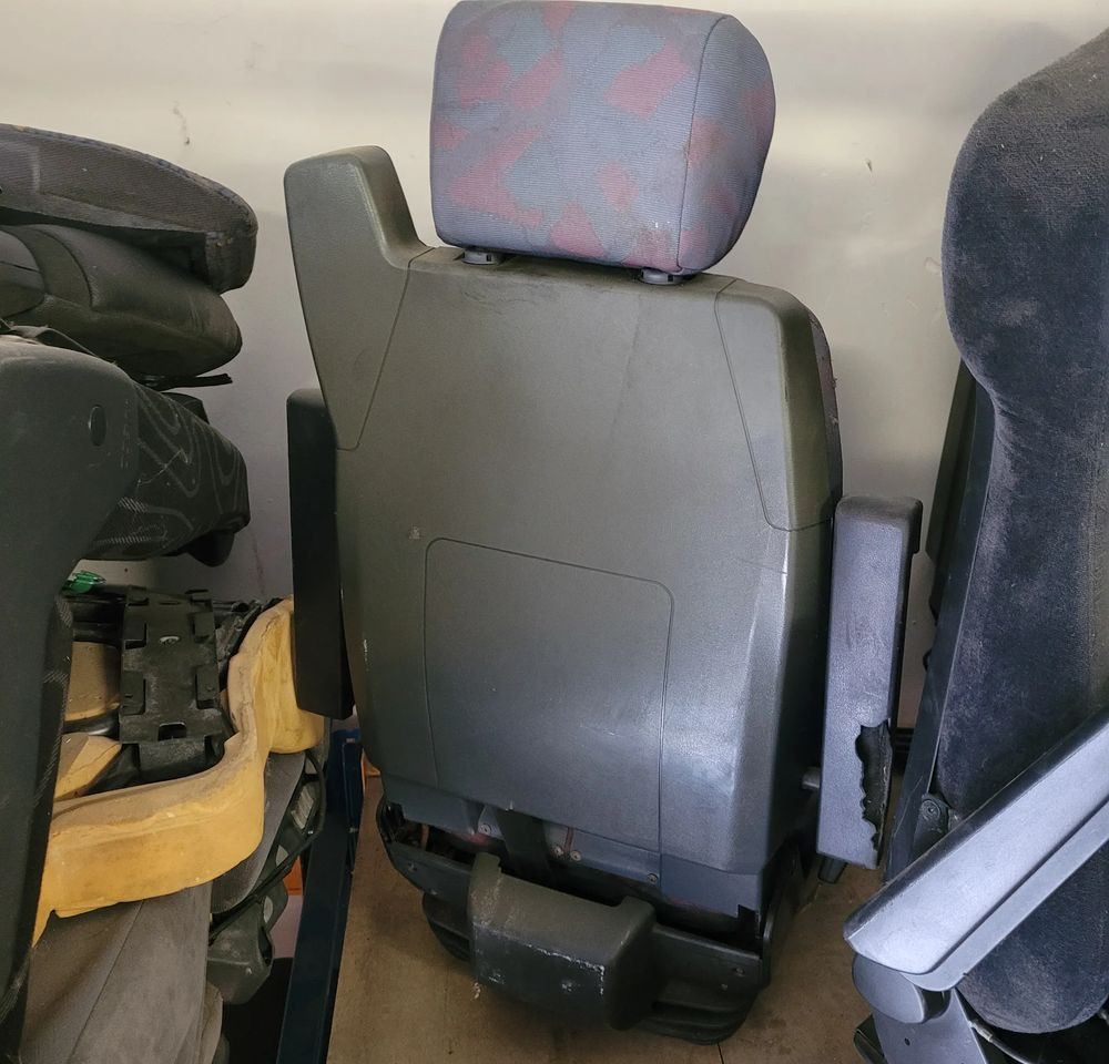 FOTEL KIEROWCY MERCEDES ATEGO CHWALIM116 - Седалка за Камион: снимка 4 FOTEL KIEROWCY MERCEDES ATEGO CHWALIM116 - Седалка за Камион: снимка 4