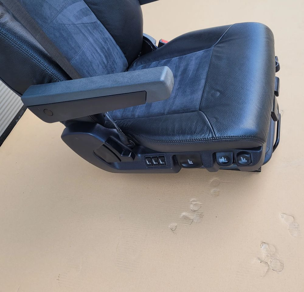 FOTEL PRAWY MAN TGX LIFT SKÓRA JAK NOWY CHWALIM116 - Седалка за Камион: снимка 3 FOTEL PRAWY MAN TGX LIFT SKÓRA JAK NOWY CHWALIM116 - Седалка за Камион: снимка 3