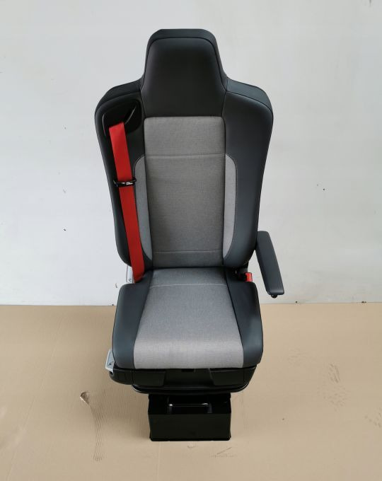 FOTEL RENAULT RANGE T GAMA PRAWY NOWY PNEUMATYCZNY - Седалка: снимка 1 FOTEL RENAULT RANGE T GAMA PRAWY NOWY PNEUMATYCZNY - Седалка: снимка 1