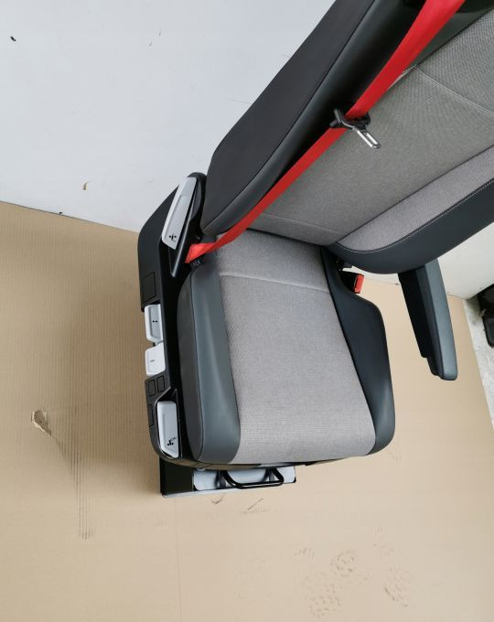 FOTEL RENAULT RANGE T GAMA PRAWY NOWY PNEUMATYCZNY - Седалка: снимка 3 FOTEL RENAULT RANGE T GAMA PRAWY NOWY PNEUMATYCZNY - Седалка: снимка 3
