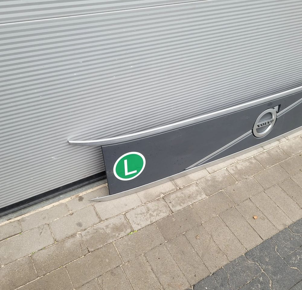 GRILL VOLVO FH5 ORYGINAŁ 84222354 CHWALIM116 - Радиаторна решетка за Камион: снимка 2 GRILL VOLVO FH5 ORYGINAŁ 84222354 CHWALIM116 - Радиаторна решетка за Камион: снимка 2