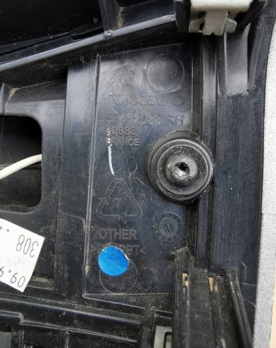 KIERUNKOWSKAZ VOLVO FM 82462033 RH. E6. - Сигнал за завой за Камион: снимка 3 KIERUNKOWSKAZ VOLVO FM 82462033 RH. E6. - Сигнал за завой за Камион: снимка 3