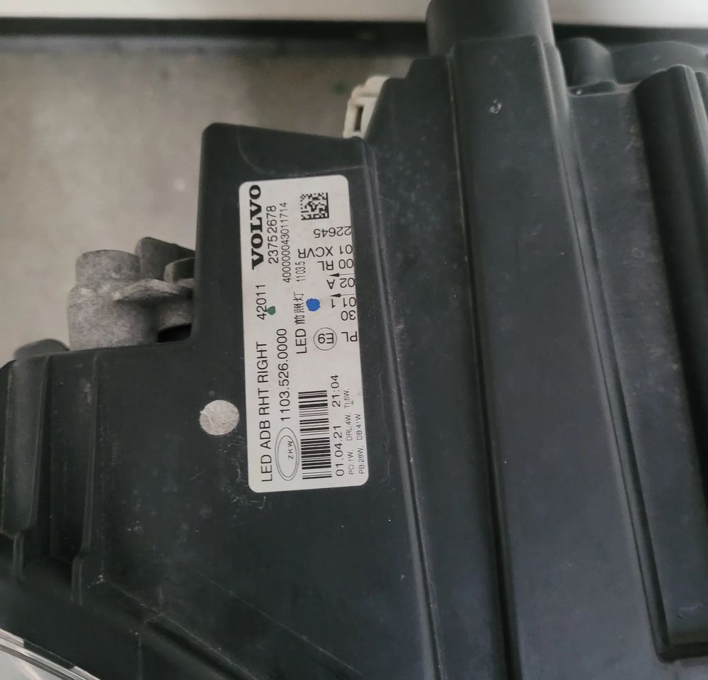 LAMPA LED RH. VOLVO FH5 23752678 ORYGINAŁ CHWALIM116 - Светлина/ Осветление за Камион: снимка 4 LAMPA LED RH. VOLVO FH5 23752678 ORYGINAŁ CHWALIM116 - Светлина/ Осветление за Камион: снимка 4