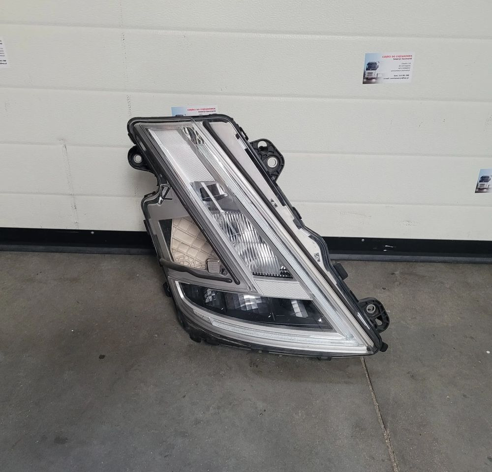 LAMPA LED RH. VOLVO FH5 23752678 ORYGINAŁ CHWALIM116 - Светлина/ Осветление за Камион: снимка 1 LAMPA LED RH. VOLVO FH5 23752678 ORYGINAŁ CHWALIM116 - Светлина/ Осветление за Камион: снимка 1