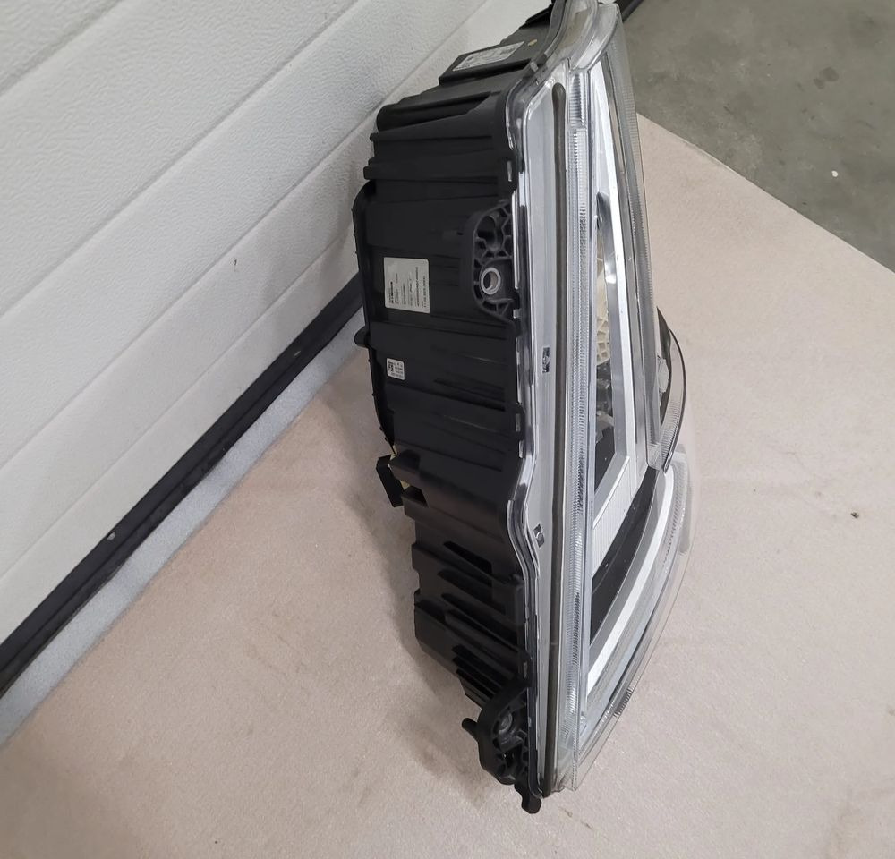 LAMPA LED VOLVO FH5 ORYGINAŁ LH. 23752680 - Светлина/ Осветление за Камион: снимка 3 LAMPA LED VOLVO FH5 ORYGINAŁ LH. 23752680 - Светлина/ Осветление за Камион: снимка 3