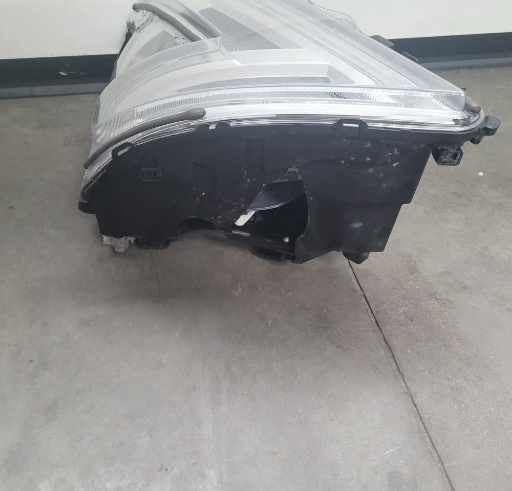 LAMPA LED VOLVO FH5 PRAWA OM 24056510 ORYGINAL CHWALIM116 - Светлина/ Осветление за Камион: снимка 5 LAMPA LED VOLVO FH5 PRAWA OM 24056510 ORYGINAL CHWALIM116 - Светлина/ Осветление за Камион: снимка 5