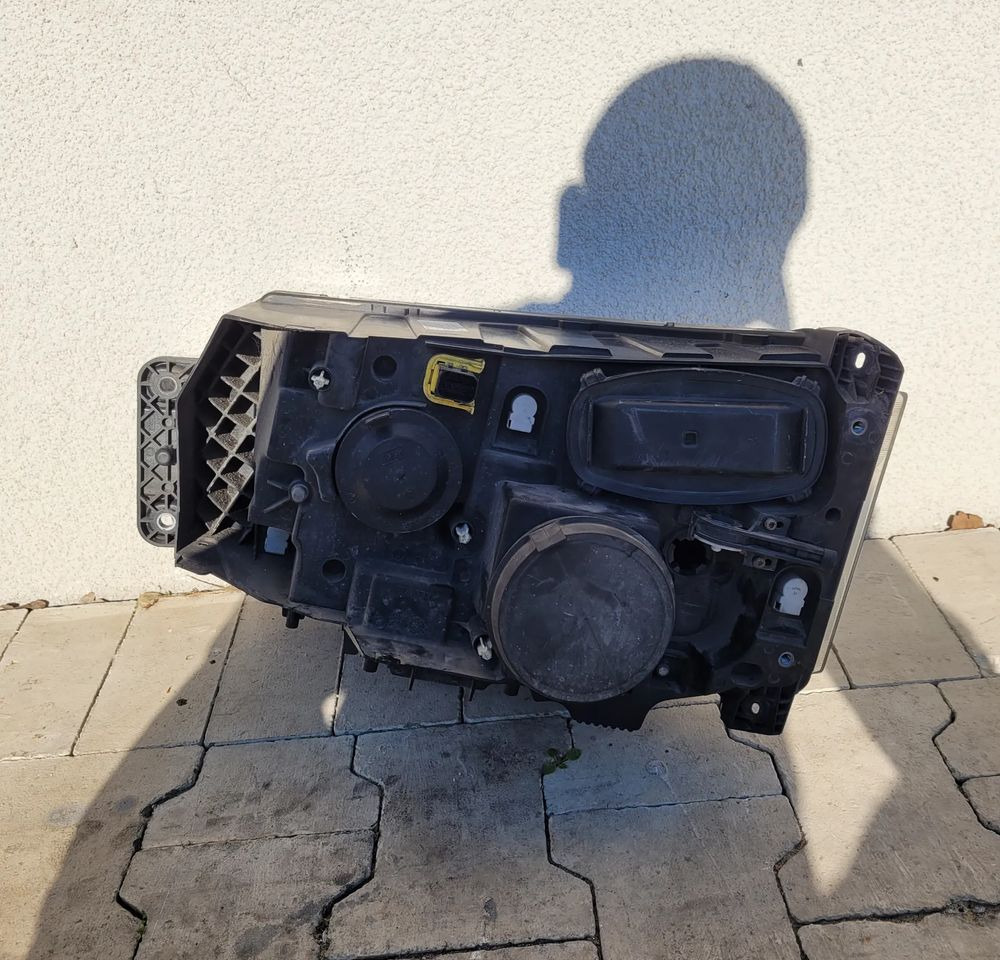 LAMPA RENAULT RANGE T GAMA RH 7482251395 ORYGINAŁ - Светлина/ Осветление: снимка 2 LAMPA RENAULT RANGE T GAMA RH 7482251395 ORYGINAŁ - Светлина/ Осветление: снимка 2