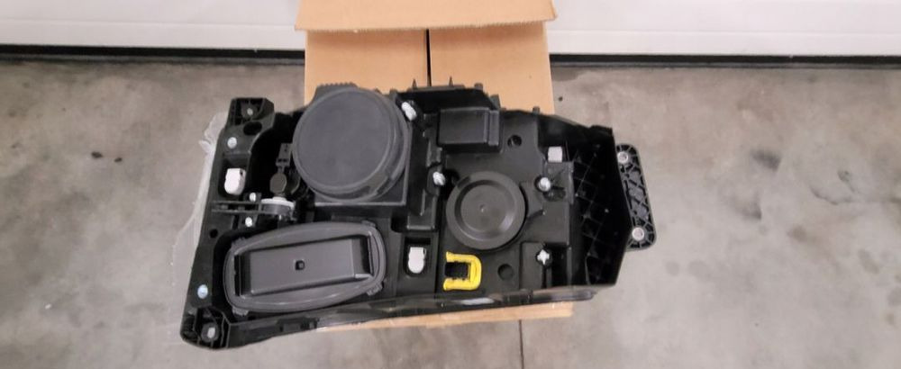 LAMPA RENAULT RANGE T NOWY ORYGINAŁ LEWA - Преден фар: снимка 2 LAMPA RENAULT RANGE T NOWY ORYGINAŁ LEWA - Преден фар: снимка 2