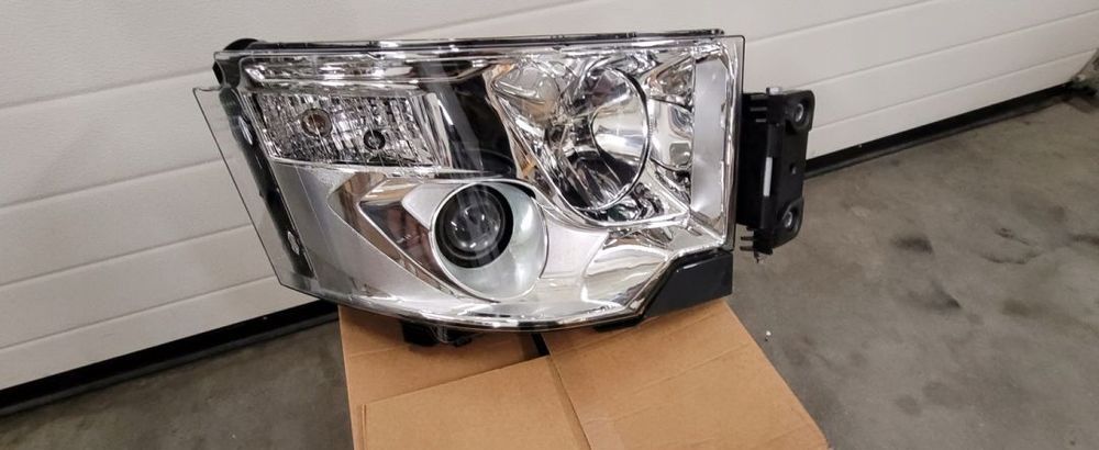LAMPA RENAULT RANGE T NOWY ORYGINAŁ PRAWA - Преден фар за Камион: снимка 1 LAMPA RENAULT RANGE T NOWY ORYGINAŁ PRAWA - Преден фар за Камион: снимка 1
