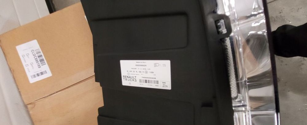 LAMPA RENAULT RANGE T NOWY ORYGINAŁ PRAWA - Преден фар за Камион: снимка 3 LAMPA RENAULT RANGE T NOWY ORYGINAŁ PRAWA - Преден фар за Камион: снимка 3