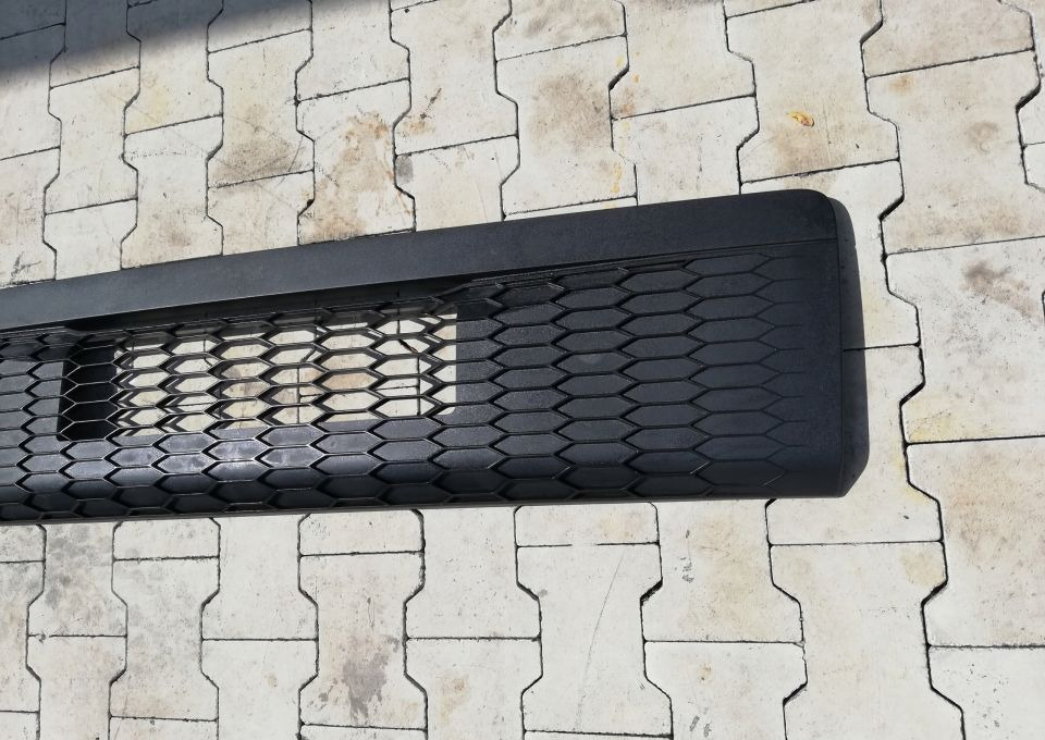 MASKA GRILL ATRAPA VOLVO FL FE 82523575 NOWY ORYG. - Капо: снимка 3 MASKA GRILL ATRAPA VOLVO FL FE 82523575 NOWY ORYG. - Капо: снимка 3