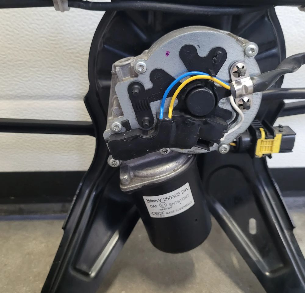 MECHANIZM WYCIERACZEK DAF XG XF NM. 2346701 SPRAWNY ORYGINAŁ CHWALIM116 - Чистачка за Камион: снимка 5 MECHANIZM WYCIERACZEK DAF XG XF NM. 2346701 SPRAWNY ORYGINAŁ CHWALIM116 - Чистачка за Камион: снимка 5
