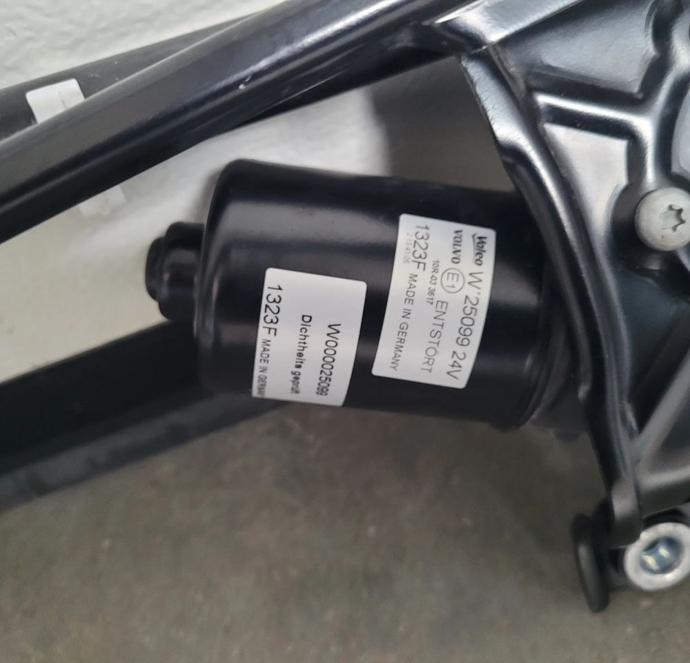 MECHANIZM WYCIERACZEK VOLVO FH4 FH5 ORYGINAŁ NOWY CHWALIM116 - Чистачка за Камион: снимка 4 MECHANIZM WYCIERACZEK VOLVO FH4 FH5 ORYGINAŁ NOWY CHWALIM116 - Чистачка за Камион: снимка 4