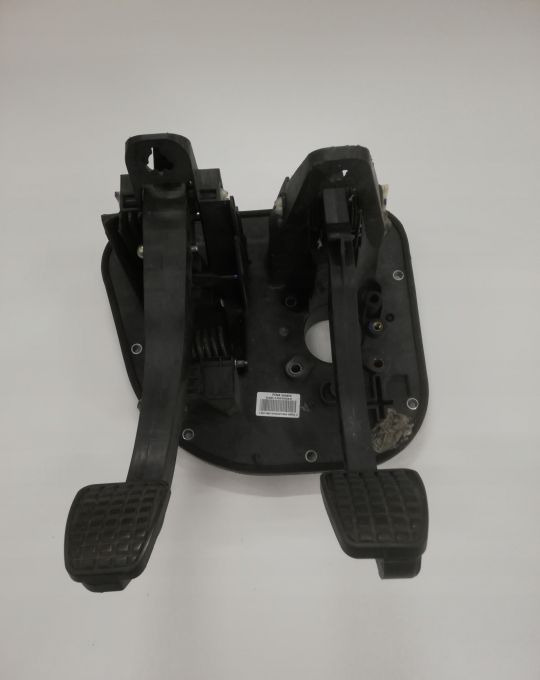 MOCOWANIE PODSTAWA PEDAŁÓW IVECO DAILY 5801482032 - Педал за Лекотоварен автомобил: снимка 1 MOCOWANIE PODSTAWA PEDAŁÓW IVECO DAILY 5801482032 - Педал за Лекотоварен автомобил: снимка 1